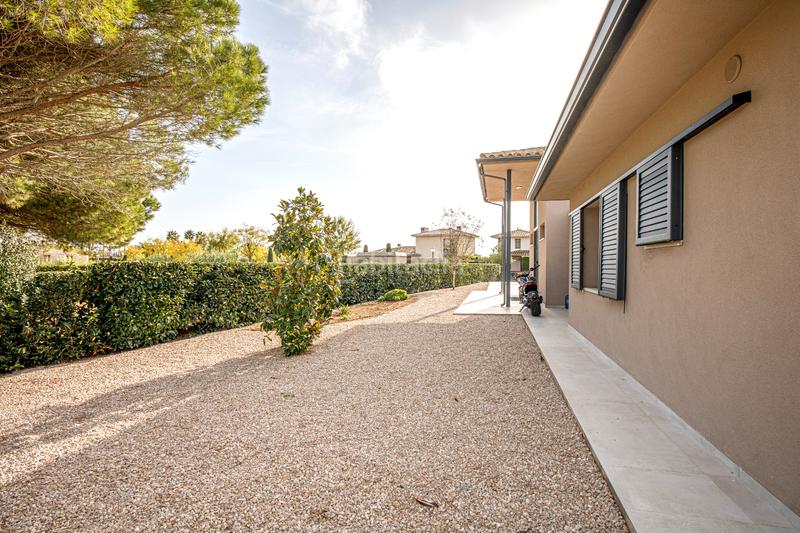 Foto 3bdd3cc2-daee-49b9-a4a0-bee38e713615. Casa villa única de 3 viviendas en el golf de torremirona en Navata