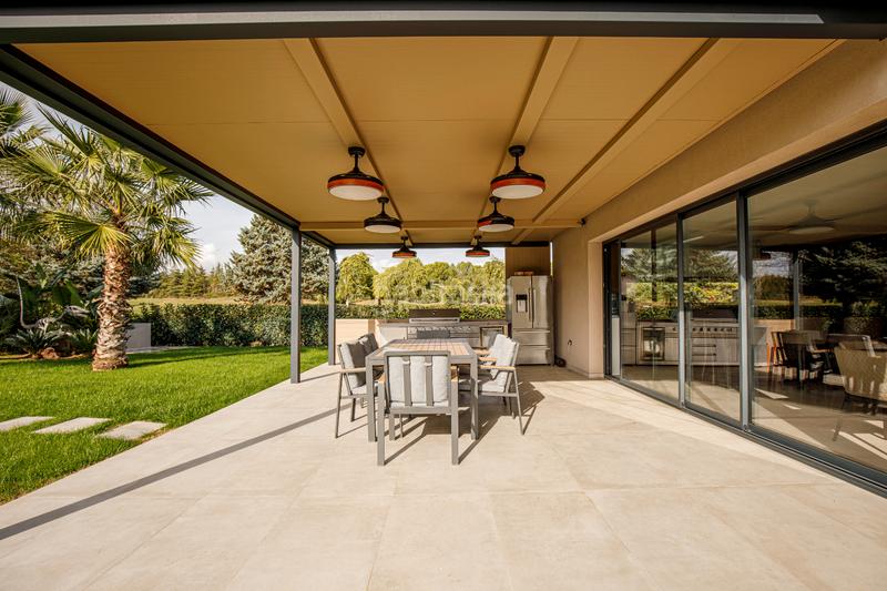 Foto 6abbc608-5f7c-4e3a-9891-9a76e5d72ab4. Casa villa única de 3 viviendas en el golf de torremirona en Navata