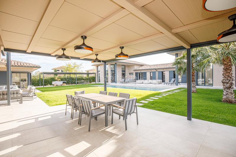 Foto 95c057c8-30a5-409b-a5f8-6ab1e11a3d6f. Casa villa única de 3 viviendas en el golf de torremirona en Navata