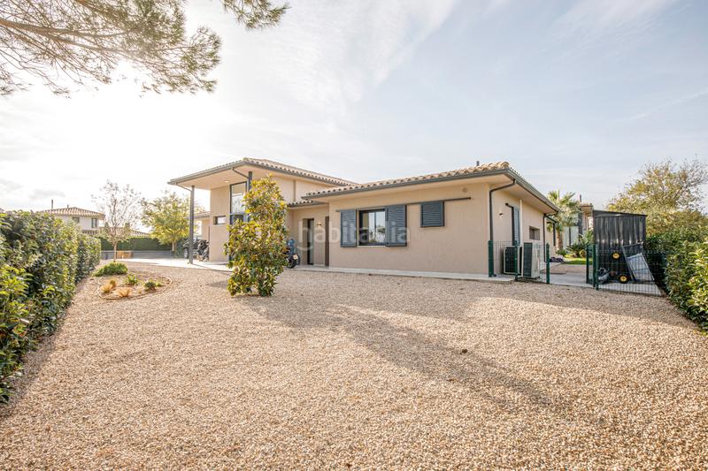 Foto f67e12ae-75d9-40af-a6b5-74403aecaefa. Casa villa única de 3 viviendas en el golf de torremirona en Navata