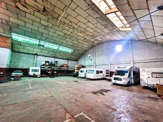 Bâtiment à usage industriel à Avinguda joaquim de barnola i bassols 12b. Nave de alquiler de 700 mts diafana en poligono industrial en ma