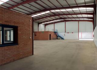 Nau industrial a Carrer de la torre bovera 51. Nave industrial en venta de 1.350 m²  en dos plantas iguales con