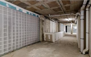 Lloguer Local Comercial a Carrer de la diputaci 469. Local alquiler  de 330 mts con terraza interior 2 plantas a estr