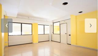 Location Local commercial à Carrer dels comtes de bell-lloc 107. Fantástico local 288 mts. esquinero en el céntrico barrio de les