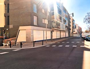 Locale commerciale in Avinguda del marquès de mont-roig 28. Local seminuevo de 350 m2 esquinero,y con grandes escaparates en