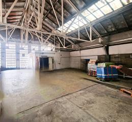 Rent Industrial building in Carrer de joana raspall 16. Nave industrial esquinera de 564 m² en ubicación estratégica en