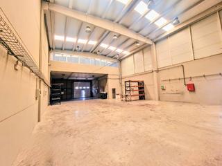 Location Bâtiment à usage industriel à Avinguda cervelló 63. Nave seminueva 550 mts  en polígono empresarial de cervello.