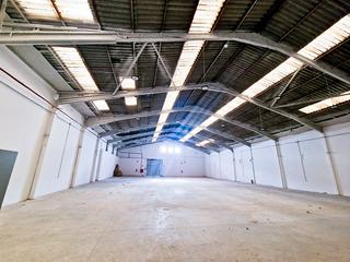 Rent Industrial building in Carrer de jacint verdaguer 21. Nave industrial en sant feliu llobregat  - zona pueblo de 984 mt