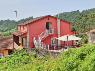 Chalet  Sanomedio. Chalet de tres plantas con parcela cerrada, almacén y zona de ch