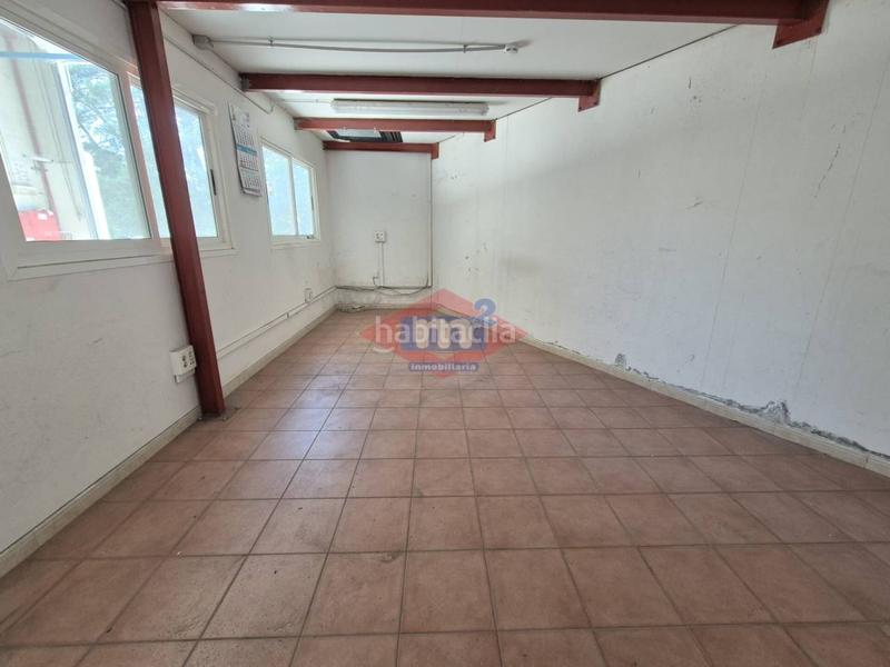 Foto c744c5ca-94ee-4dc0-9b6f-afeab2dfb796. Location bâtiment à usage industriel dans Mos