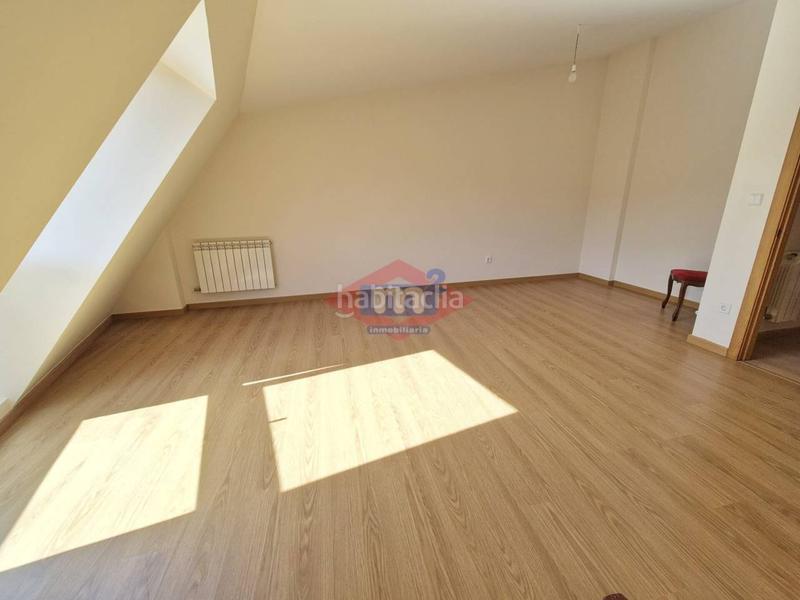 Foto d8a1cb2e-f101-4501-87df-034ea4045f3a. Àtic a gavilan s/n a Ponteareas