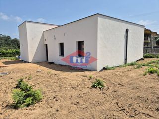 Chalet  Calle porto. Vivienda unifamiliar moderna en planta baja