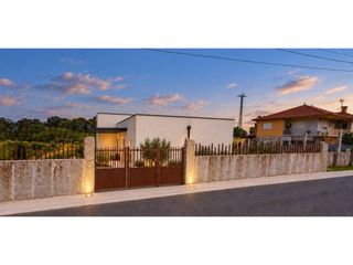 Chalet  Calle porto. Vivienda unifamiliar moderna en planta baja