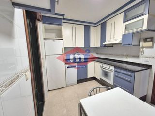 Rent Flat  Calle pontevedra. Piso en venta en salceda de caselas