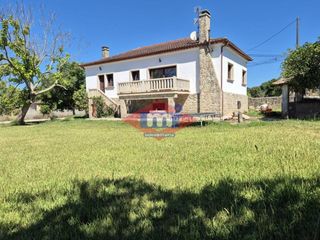 Affitto Chalet in Tui. Vivienda unifamiliar independiente en alquiler
