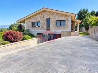 Chalet  Calle joaquín fdez sestelo 5. Chalet de planta baja con una distribución excepcional, piscina