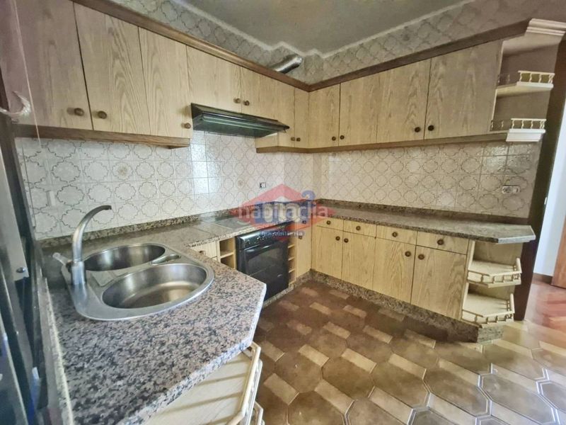 Foto c632ec31-bf74-4347-80bf-75d1fece75e7. Flat in avenida concordia 54 in Tui