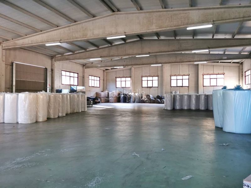Foto 1c40a6a4-d994-47fc-8a6c-85fa4a168da2. Location bâtiment à usage industriel dans Mos
