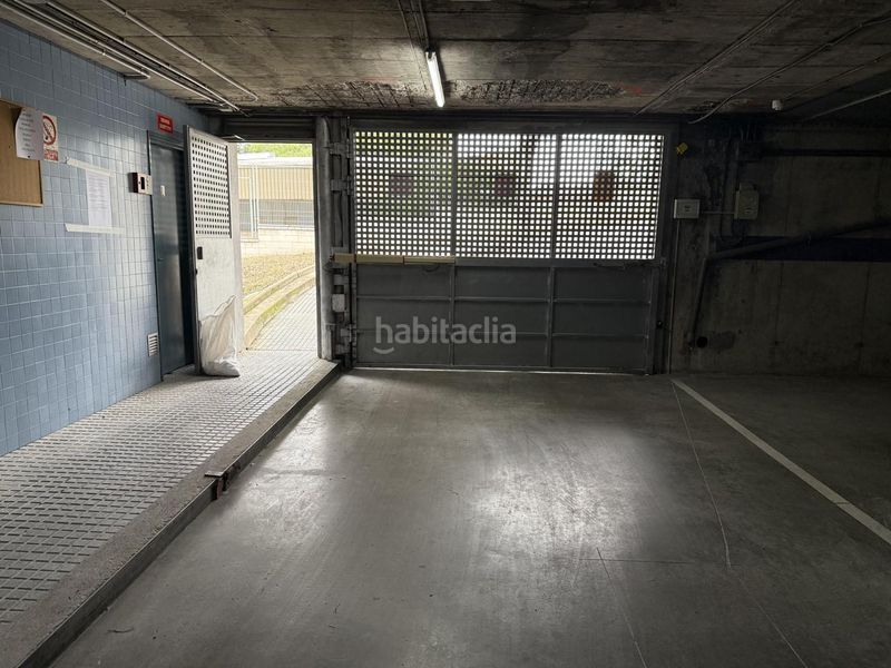 Foto 25cadfcd-eb1f-44e3-ac1b-4d32709a9490. Aparcament cotxe a Centre-Can Nadal Sant Feliu de Llobregat
