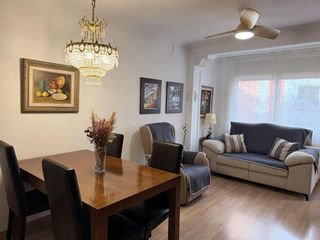 Pis  Ponent. Listo para entrar a vivir! piso reformado con balcón y ascensor