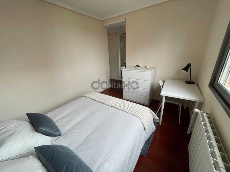 Foto 6465464c-45b4-4dc5-a1ef-50c961d7ef73. Rent flat with heating parking in Valdenoja Santander