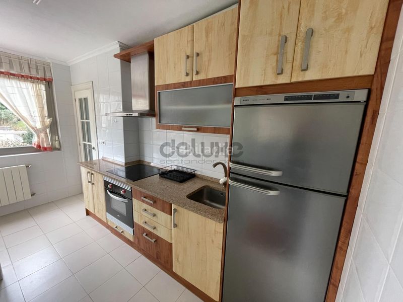 Foto bdd3f710-0ca6-45c2-bc91-1fb3a272ff9d. Rent flat with heating parking in Valdenoja Santander