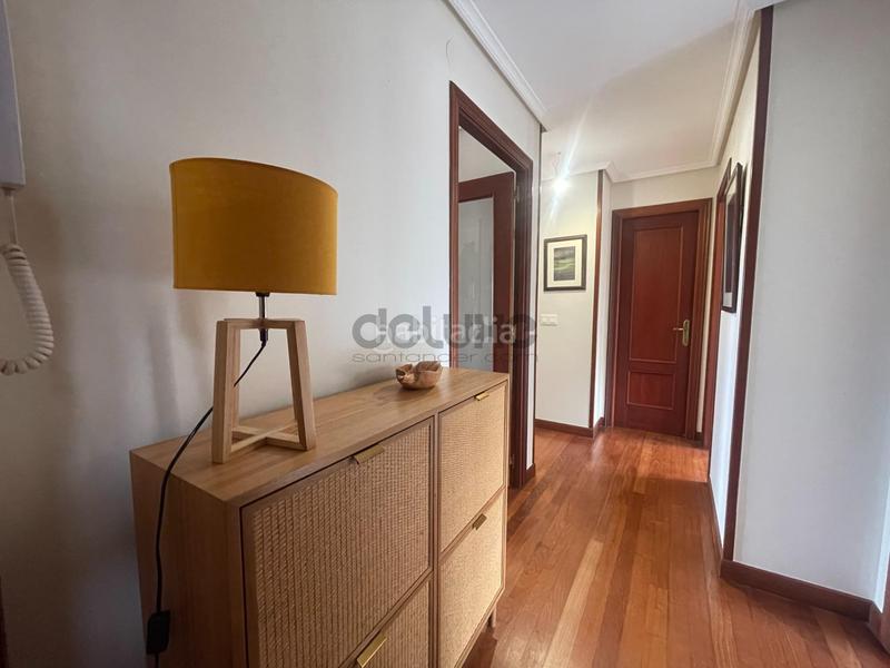 Foto 38eb7ff7-2cf8-4ab0-a897-bbb616c3e68a. Location appartement avec chauffage parking piscine dans Santander