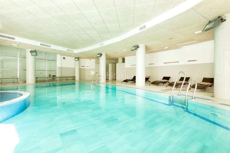 Foto 8c1d32ea-34d3-4877-a1ea-34edb8af838d. Apartament amb aparcament piscina a Parque Central Estepona