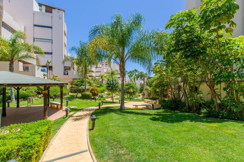 Foto 17c6f7f2-5363-4d3d-86f7-a855ce711564. Appartement avec parking piscine dans Parque Central Estepona