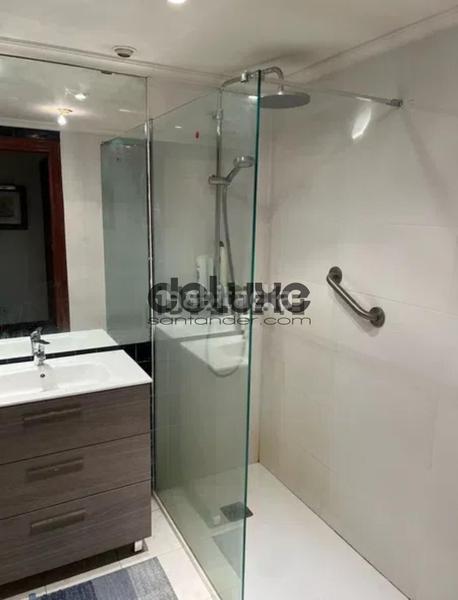 Foto 65280cf1-51fc-4712-a756-82ee5dd4d622. Piso en avenida pontejos 29 piso con vistas y excelente ubicación junto a la playa en Santander