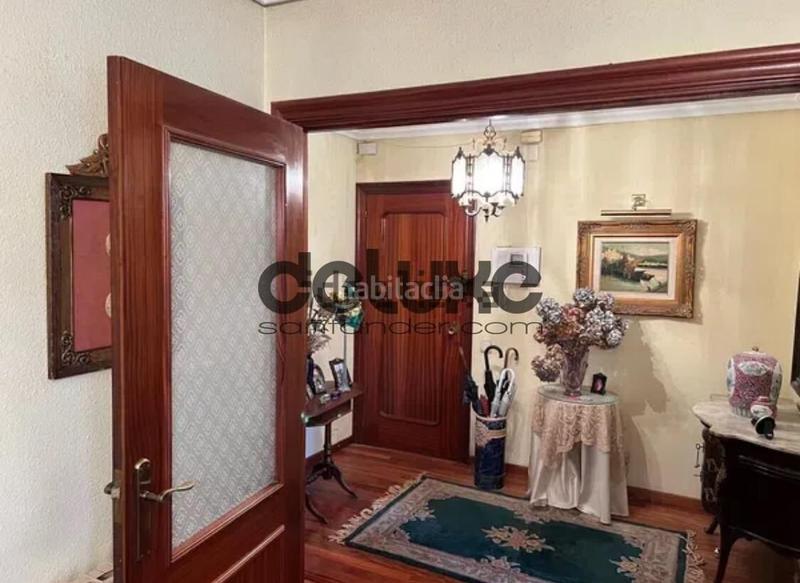 Foto cad0da2a-e534-4ce7-885d-bd75f21894bc. Piso en avenida pontejos 29 piso con vistas y excelente ubicación junto a la playa en Santander