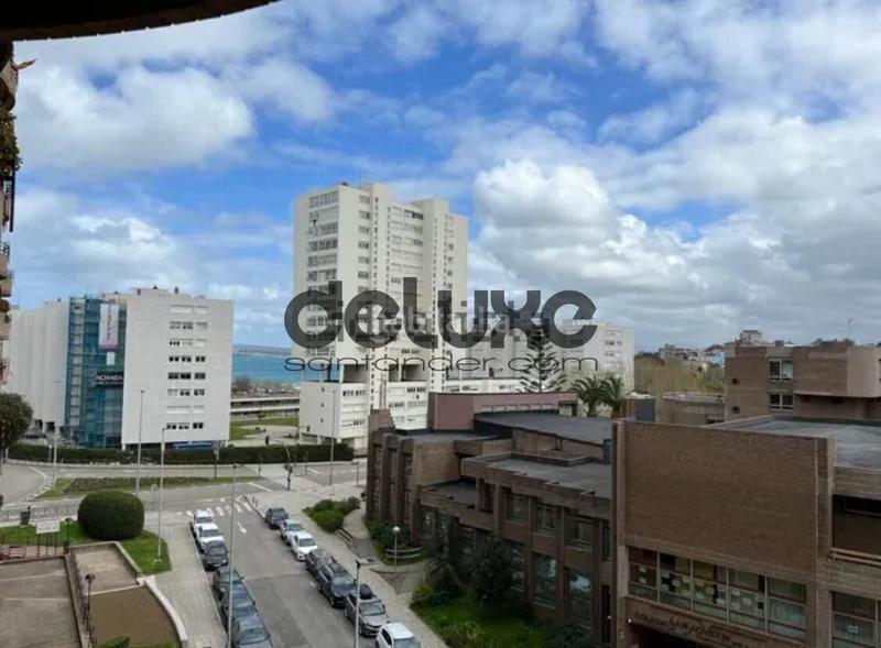 Foto ce005dd1-ce69-45de-b448-80629b87c91e. Piso en avenida pontejos 29 piso con vistas y excelente ubicación junto a la playa en Santander