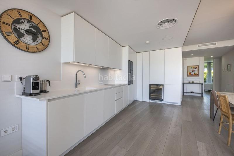 Foto 5e0a35b3-f231-47c2-a5b3-62fb7a2adad1. Apartament amb aparcament piscina a Parque Central Estepona