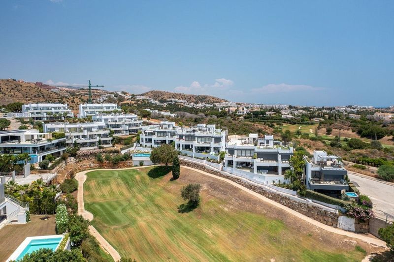 Foto 8804a7e6-5d87-4e9a-9fd3-0c25ccaf8281. Apartament amb aparcament piscina a Cabopino - Artola Marbella