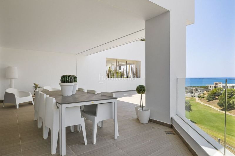 Foto cfc0176e-8ed8-40d8-8e35-821a91991f18. Apartament amb aparcament piscina a Cabopino - Artola Marbella