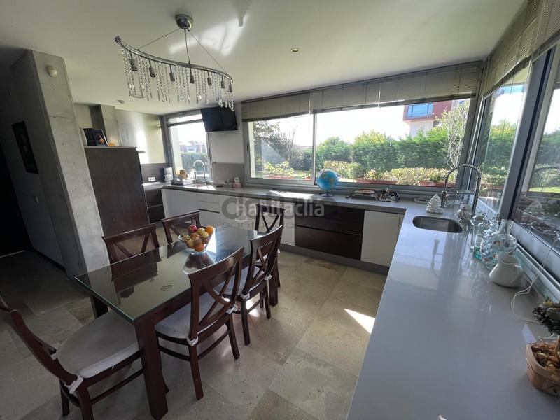 Foto 1bfb16cf-f115-4d6f-a9d1-4ebeb022ecaa. Planta baixa amb calefacció aparcament piscina a Santander