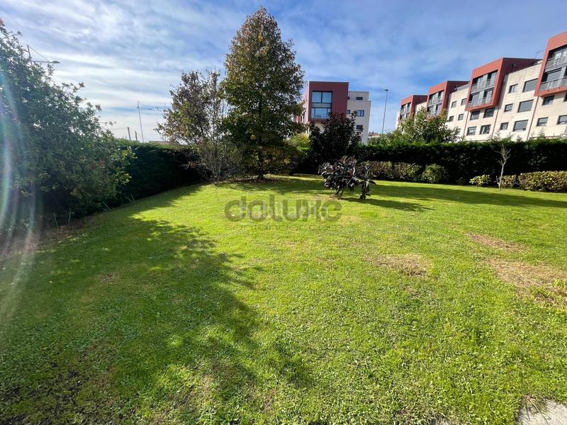 Foto 405b02b4-df2c-4965-a3a8-09dfaaa41940. Planta baixa amb calefacció aparcament piscina a Santander