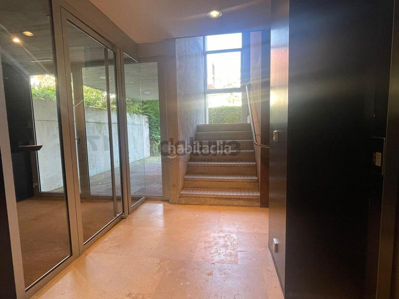 Foto ad4c9681-de9a-48cd-b778-70fc644e6cc8. Planta baixa amb calefacció aparcament piscina a Santander