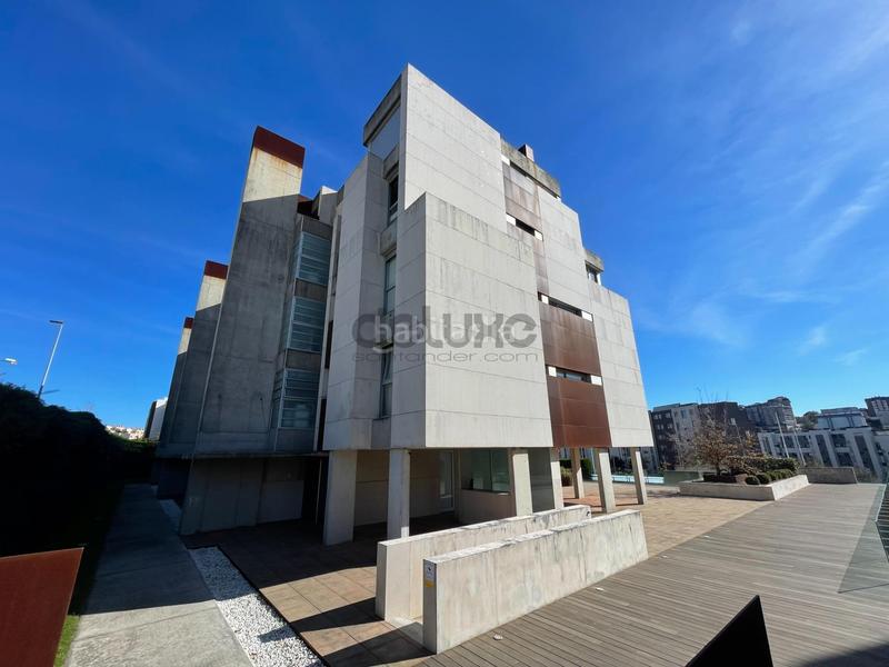 Foto ba15aa1d-d732-4986-93b0-5dbdb735921b. Planta baixa amb calefacció aparcament piscina a Santander