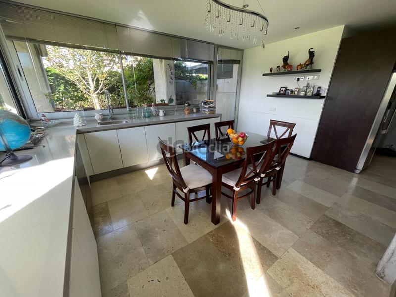 Foto cd570c98-07cc-4d20-bc7b-64affb942761. Planta baixa amb calefacció aparcament piscina a Santander