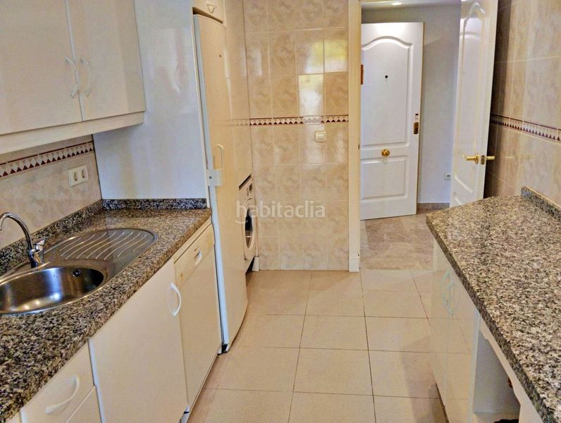 Foto a50288cb-63ce-4ffa-9260-eaa15c705bf9. Apartament amb aparcament piscina a Las Brisas Marbella