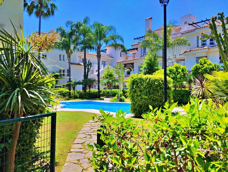Foto c960a2a7-cb26-49b6-945a-e73cf659b923. Apartment with parking pool in Las Brisas Marbella
