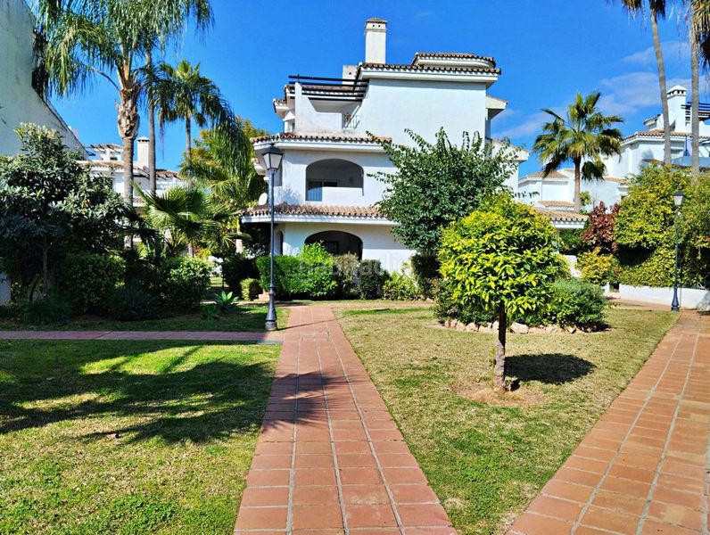 Foto d0a954c4-13ae-4a1c-b518-b9f5aec35d6f. Apartment with parking pool in Las Brisas Marbella