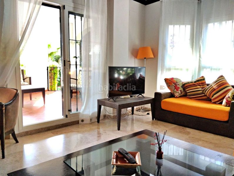 Foto d872f435-ecb9-410a-9569-778e0e00370c. Apartment with parking pool in Las Brisas Marbella