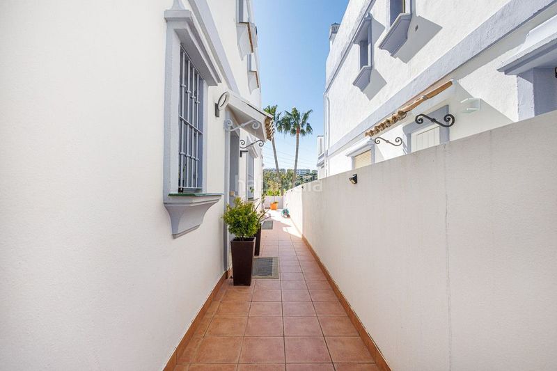 Foto 0560ed70-1574-4e67-b7fb-d02d9872370c. Casa amb aparcament piscina a Estepona golf Estepona