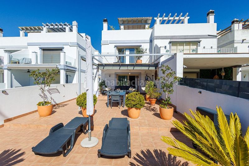 Foto 529828a4-cb3c-4178-a252-68fbbbf4d59b. Casa amb aparcament piscina a Estepona golf Estepona