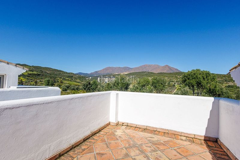 Foto 65e73430-dbbe-4cbb-8ba2-9215a259e9dd. Casa amb aparcament piscina a Estepona golf Estepona