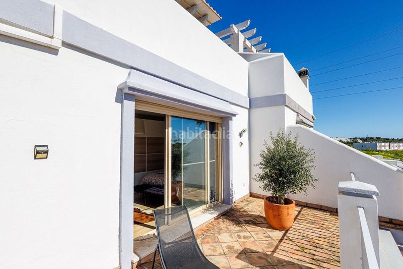 Foto 714a771e-02d2-449e-8972-03f14db0153e. Casa amb aparcament piscina a Estepona golf Estepona