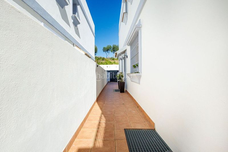 Foto ecfe21eb-6f2d-4f00-9209-b5e520a76cc9. Casa amb aparcament piscina a Estepona golf Estepona