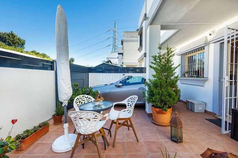 Foto f72b889f-a1a1-4afd-87bc-a9854c9eb31c. Casa amb aparcament piscina a Estepona golf Estepona